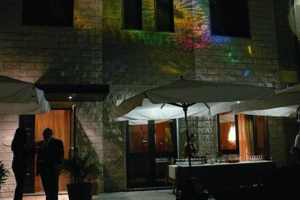 Hotel Garibaldi Vercelli Exterior foto